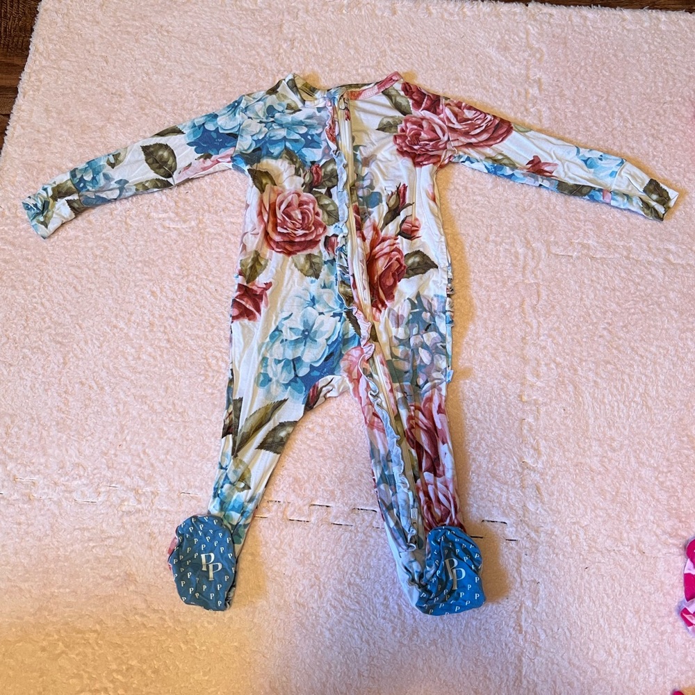 Baby Girls Post Peanut Zipper Footie